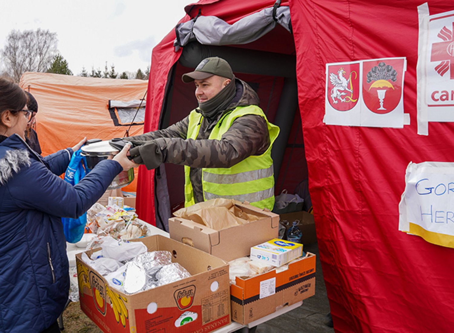 Tente humanitaire de Caritas Pologne